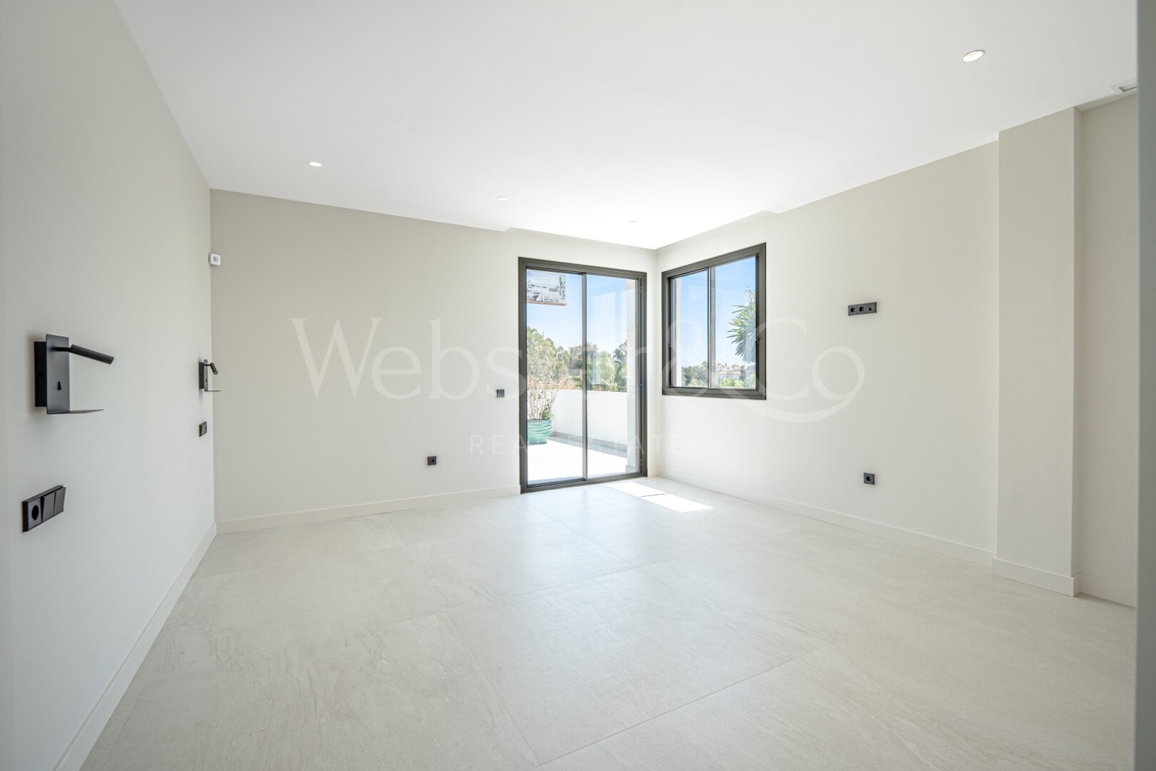 Villa Capri - Beachside Luxury in Estepona