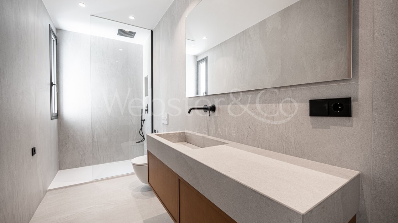 Villa Capri - Beachside Luxury in Estepona