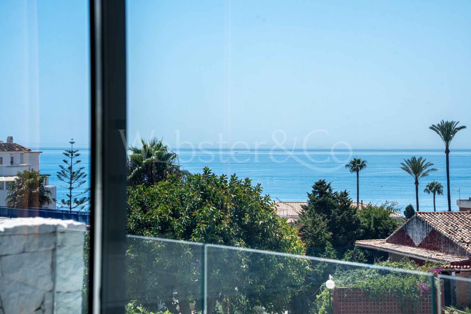 Villa Capri - Beachside Luxury in Estepona