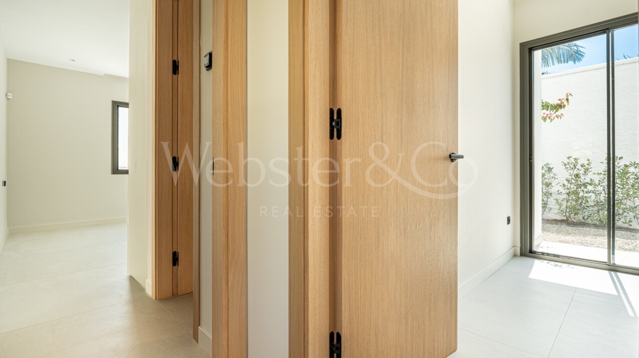 Villa Capri - Beachside Luxury in Estepona