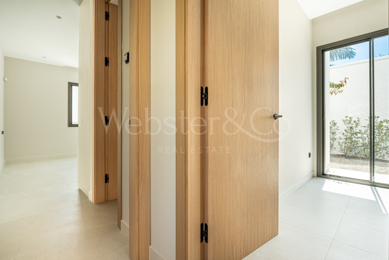 Villa Capri - Beachside Luxury in Estepona