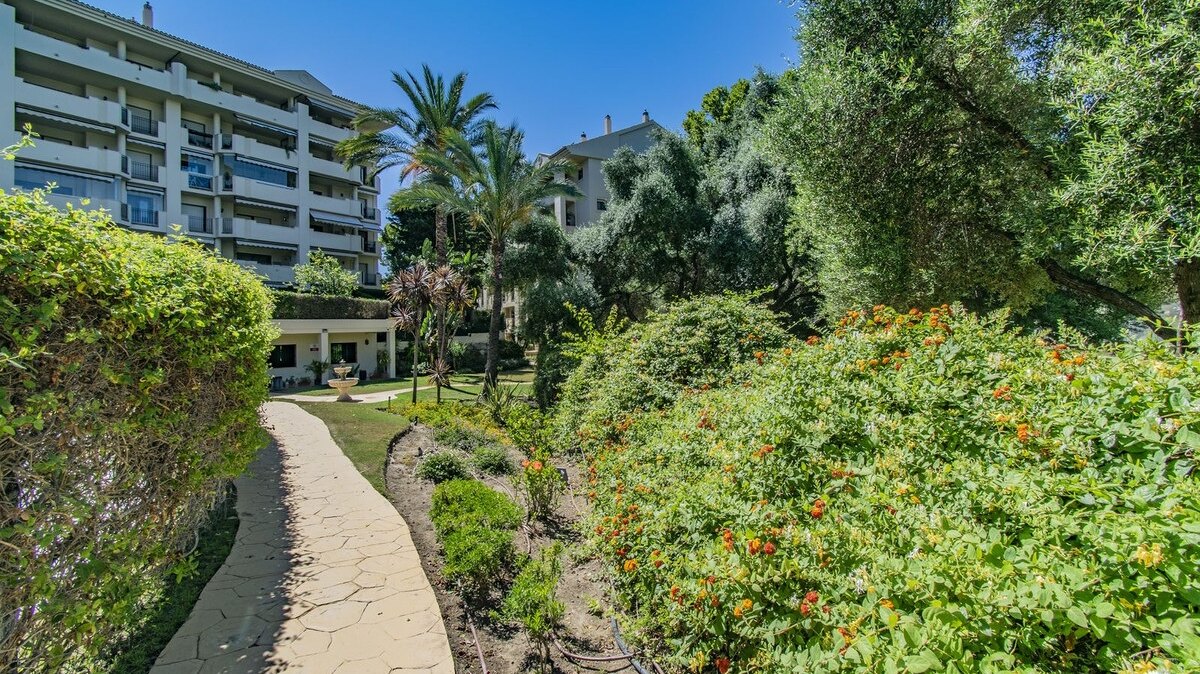 Charm, comfort and convenience in Guadalmina Alta
