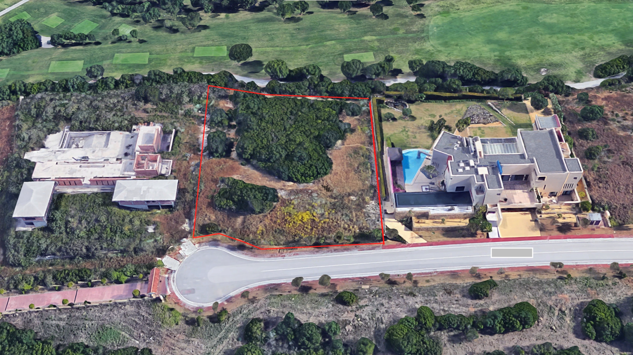 Golf front plot in Sotogrande with 180º sea views