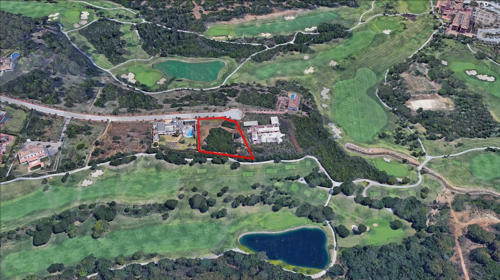 Golf front plot in Sotogrande with 180º sea views