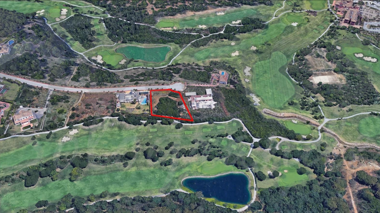 Golf front plot in Sotogrande with 180º sea views