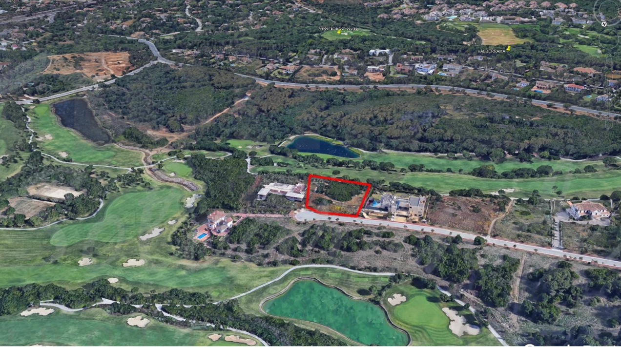 Golf front plot in Sotogrande with 180º sea views