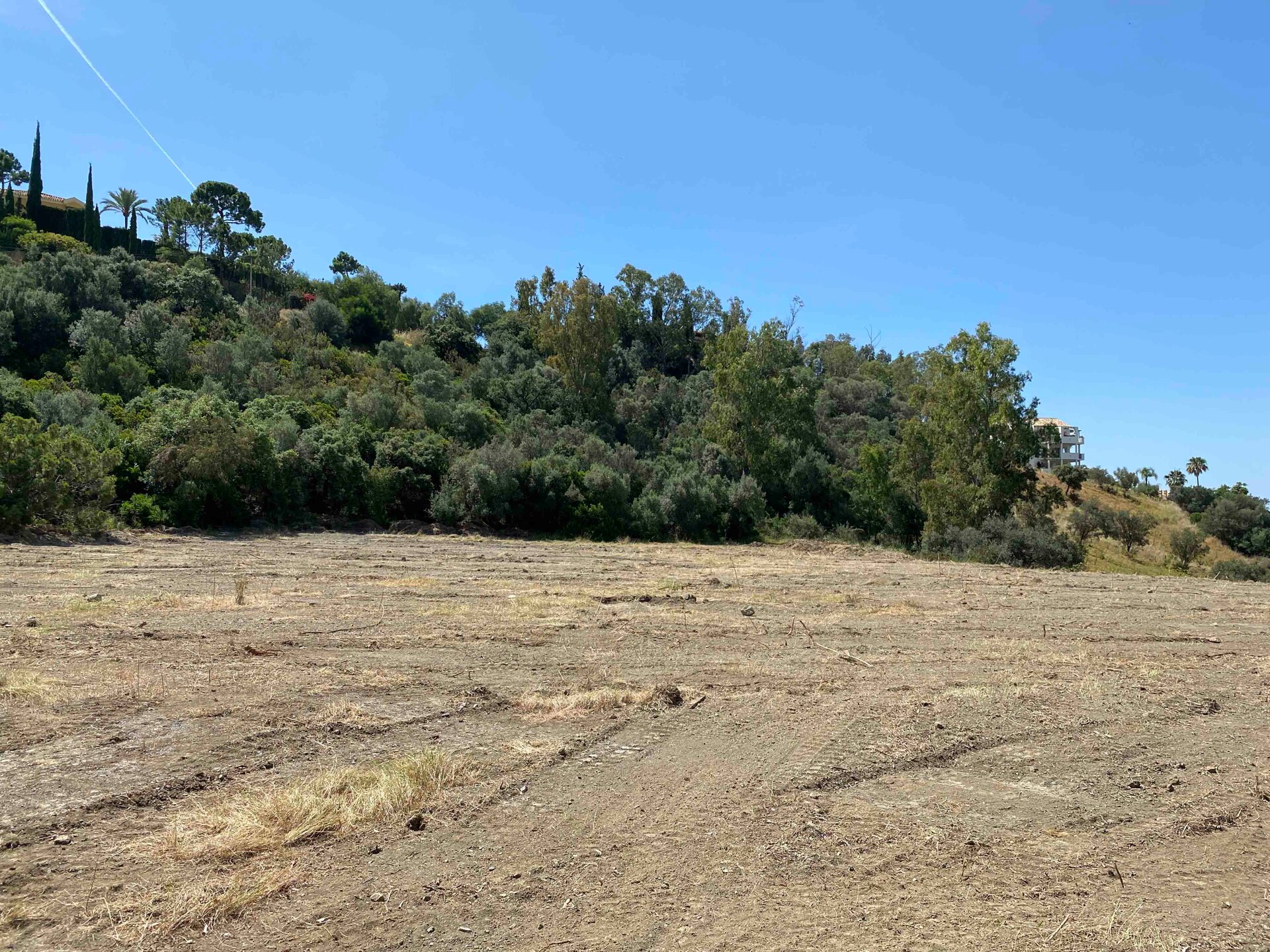 Fantastic plot with 180º views in exclusive enclave