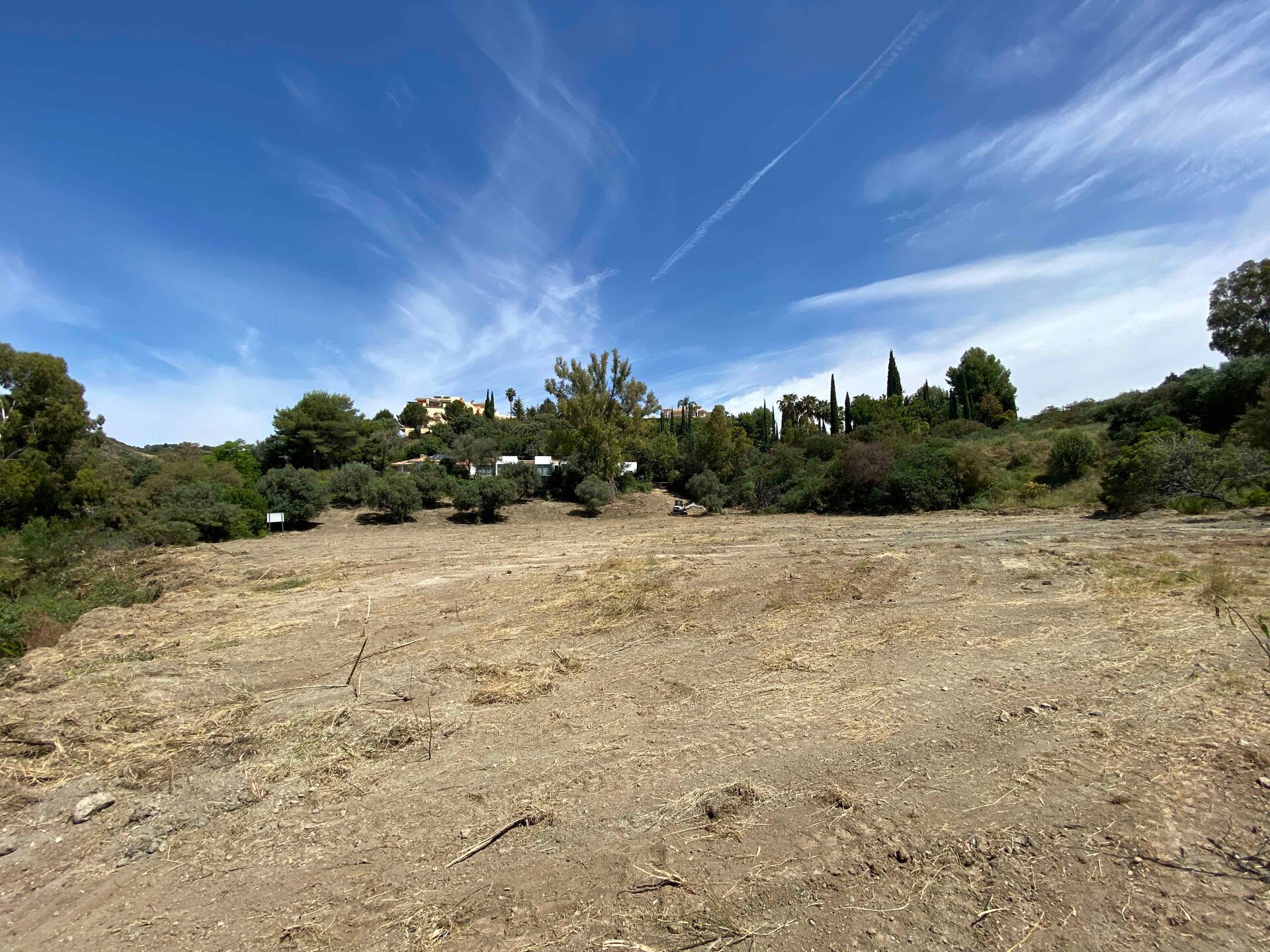 Fantastic plot with 180º views in exclusive enclave