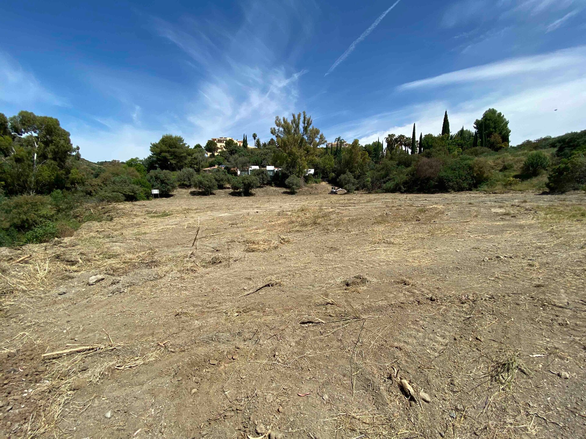 Fantastic plot with 180º views in exclusive enclave