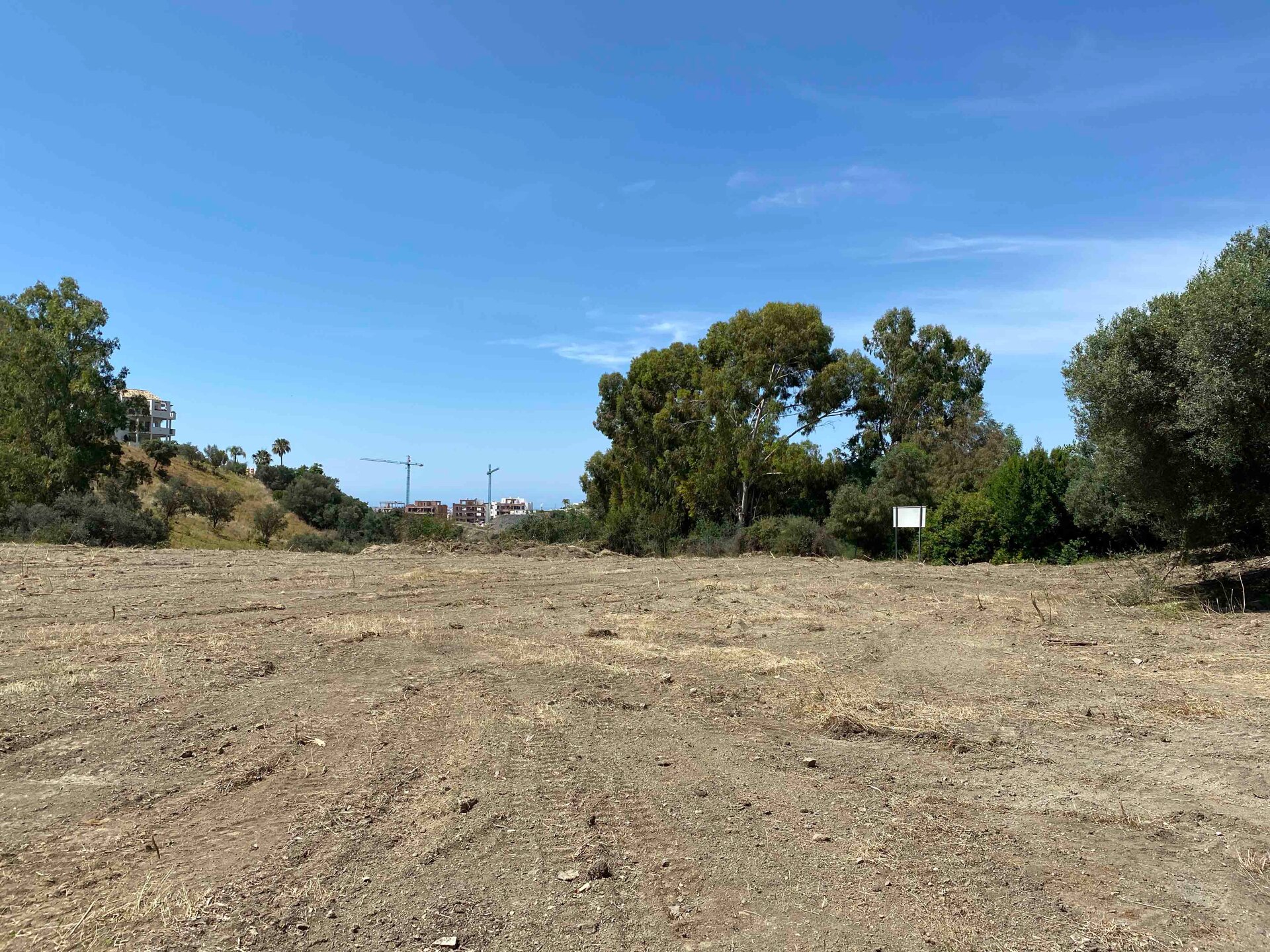 Fantastic plot with 180º views in exclusive enclave
