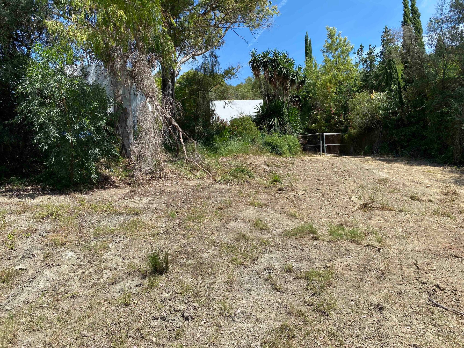 Fantastic plot with 180º views in exclusive enclave