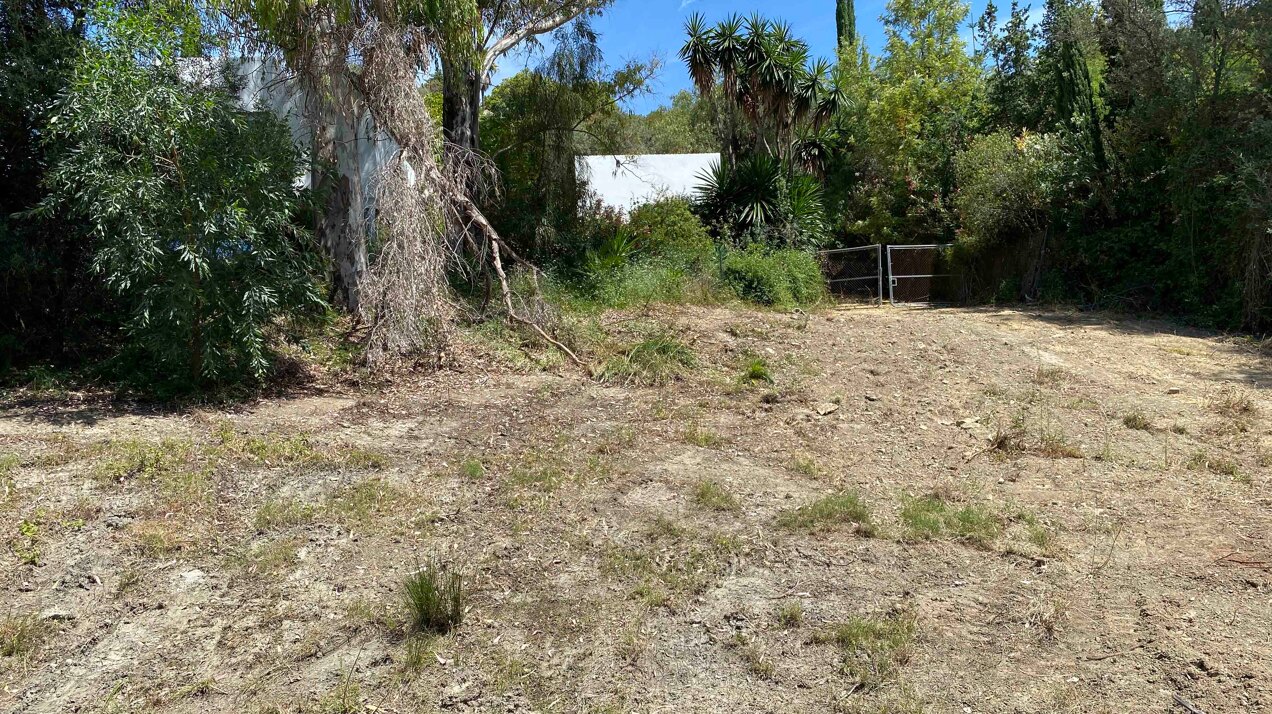 Fantastic plot with 180º views in exclusive enclave