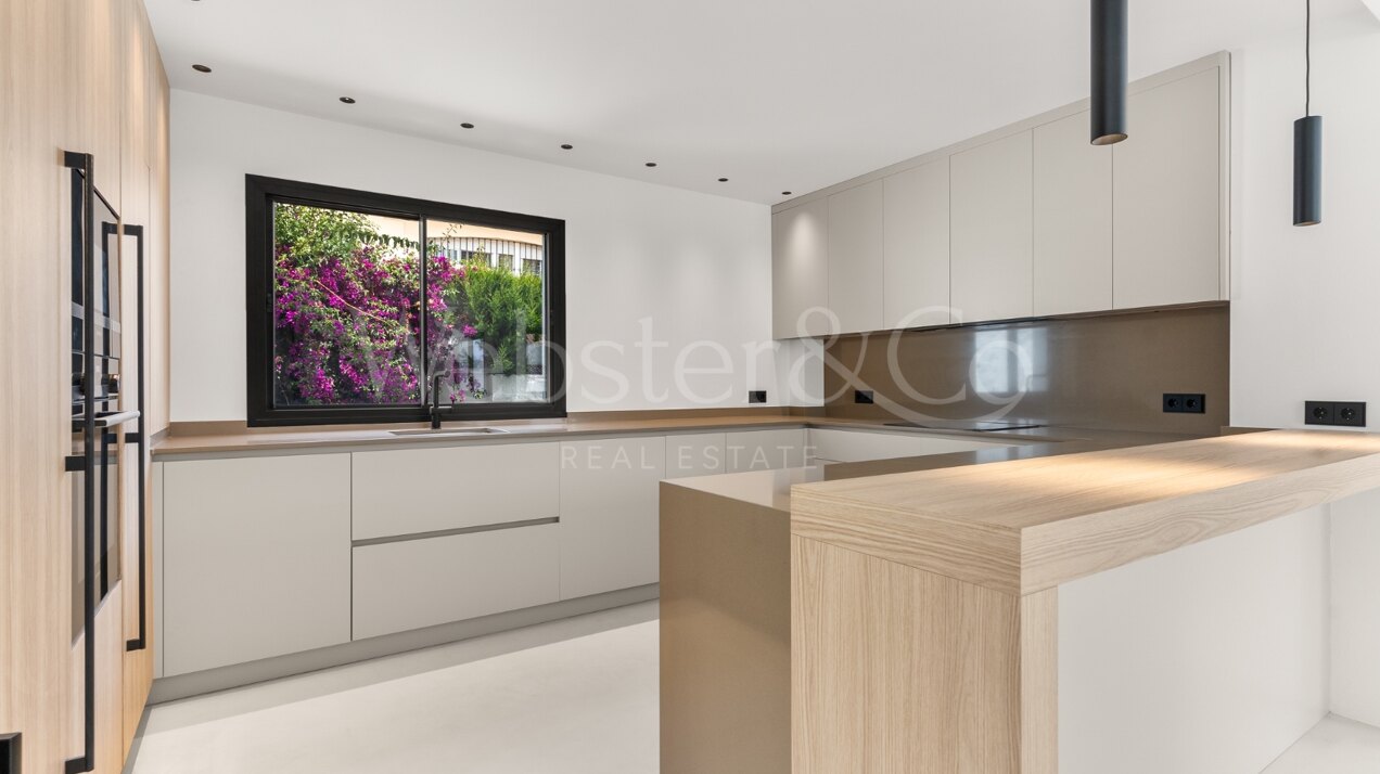 Villa Acqua - Beachside Luxury, The New Golden Mile