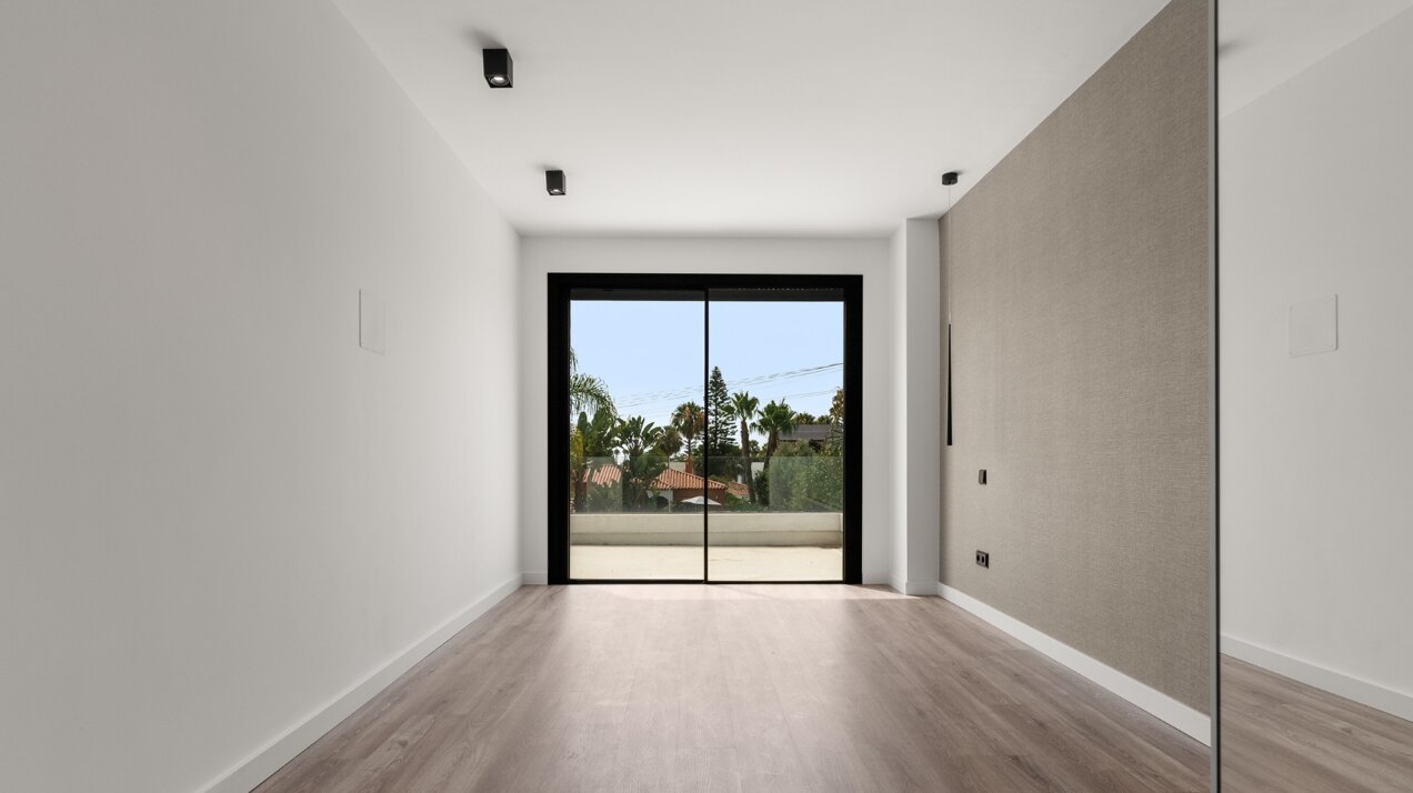 Extraordinary villa just a few steps from the beach, blends Andalucian charm and contemporary design