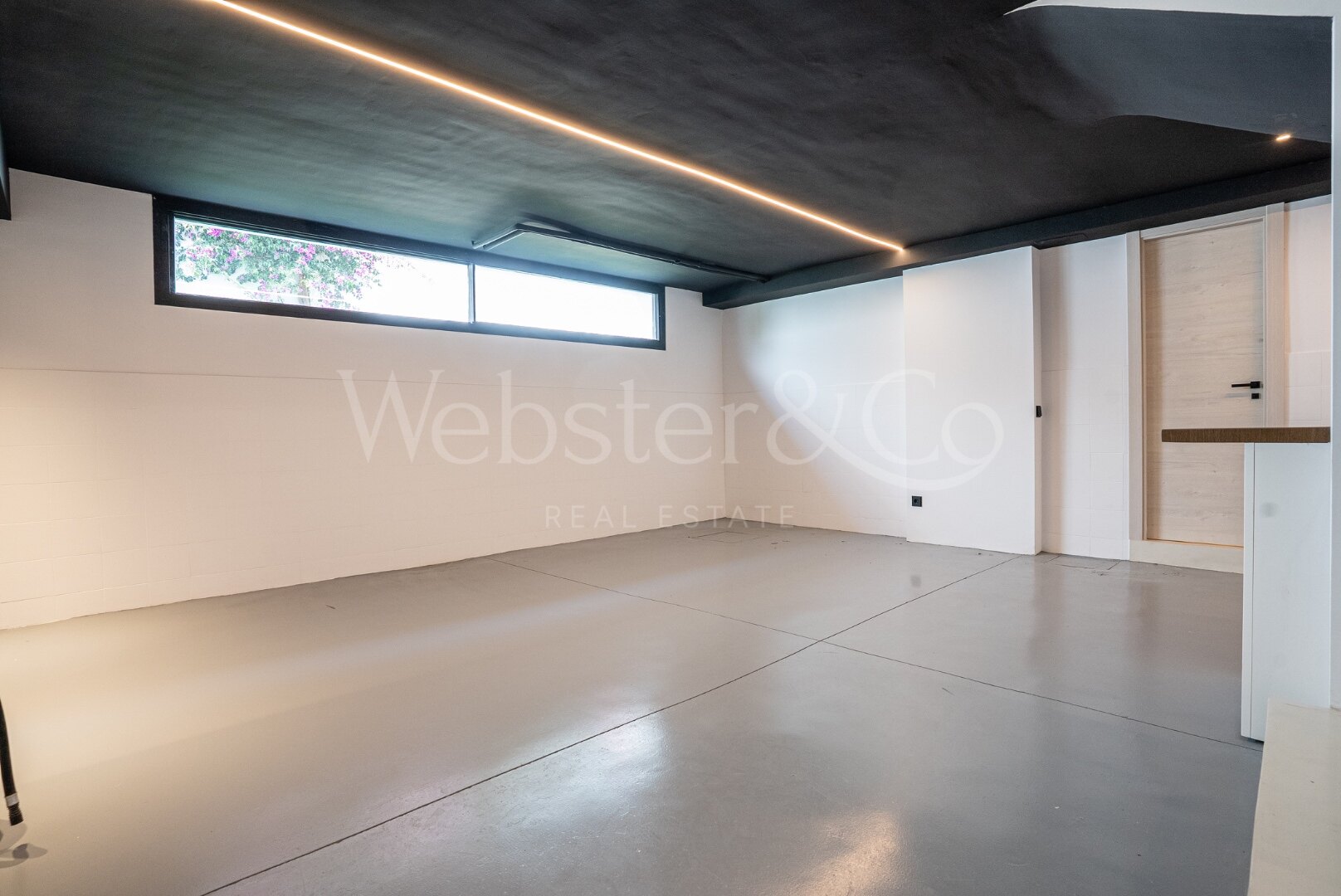 Villa Acqua - Beachside Luxury, The New Golden Mile