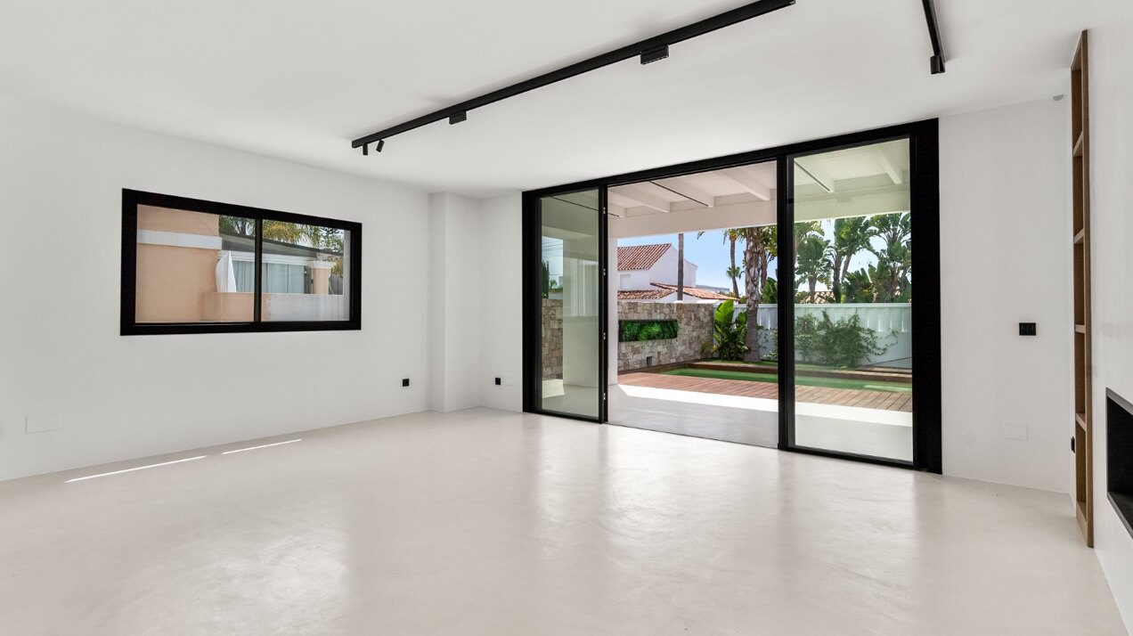 Extraordinary villa just a few steps from the beach, blends Andalucian charm and contemporary design