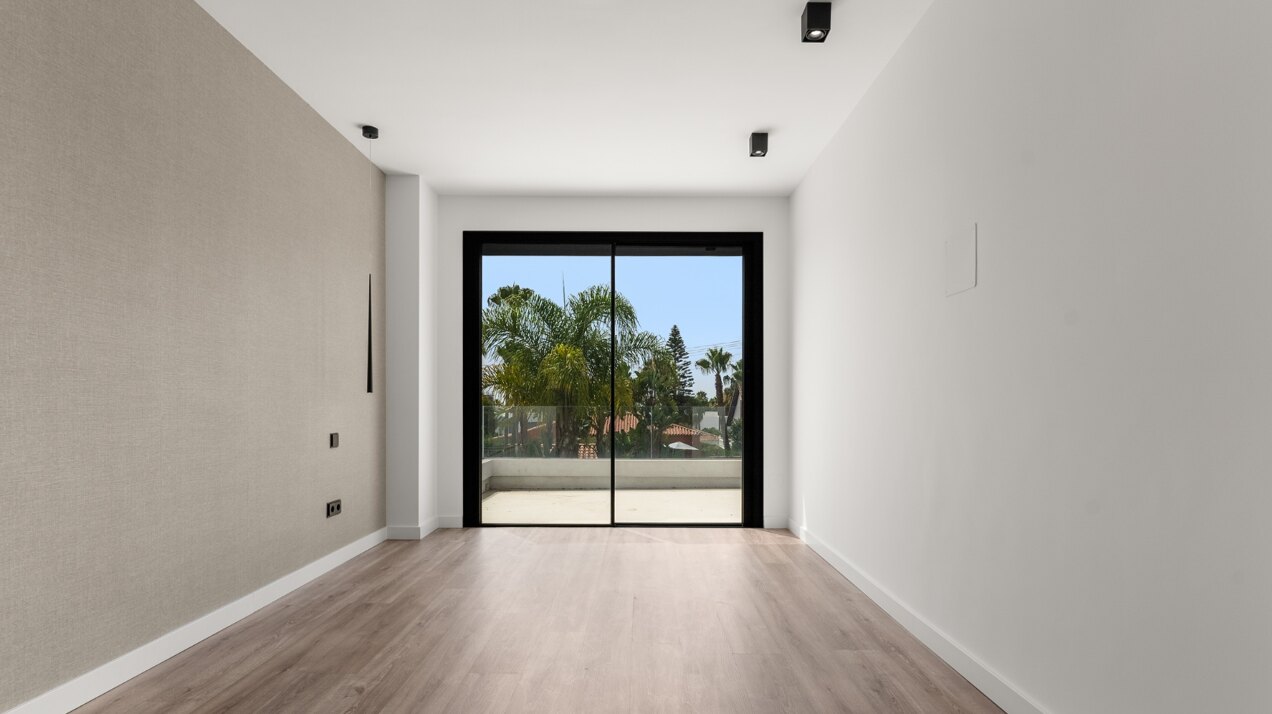 Extraordinary villa just a few steps from the beach, blends Andalucian charm and contemporary design