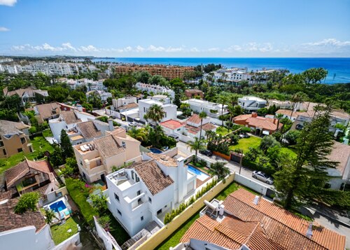 Extraordinary villa just a few steps from the beach, blends Andalucian charm and contemporary design