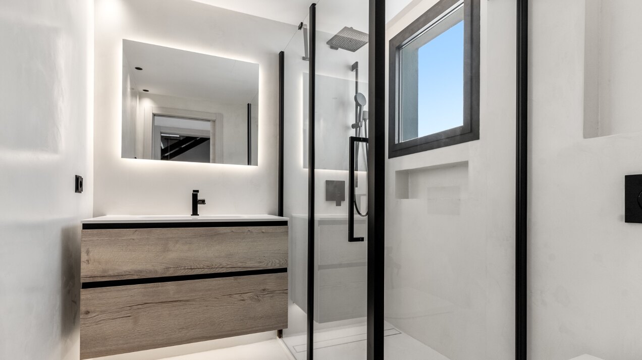 Extraordinary villa just a few steps from the beach, blends Andalucian charm and contemporary design