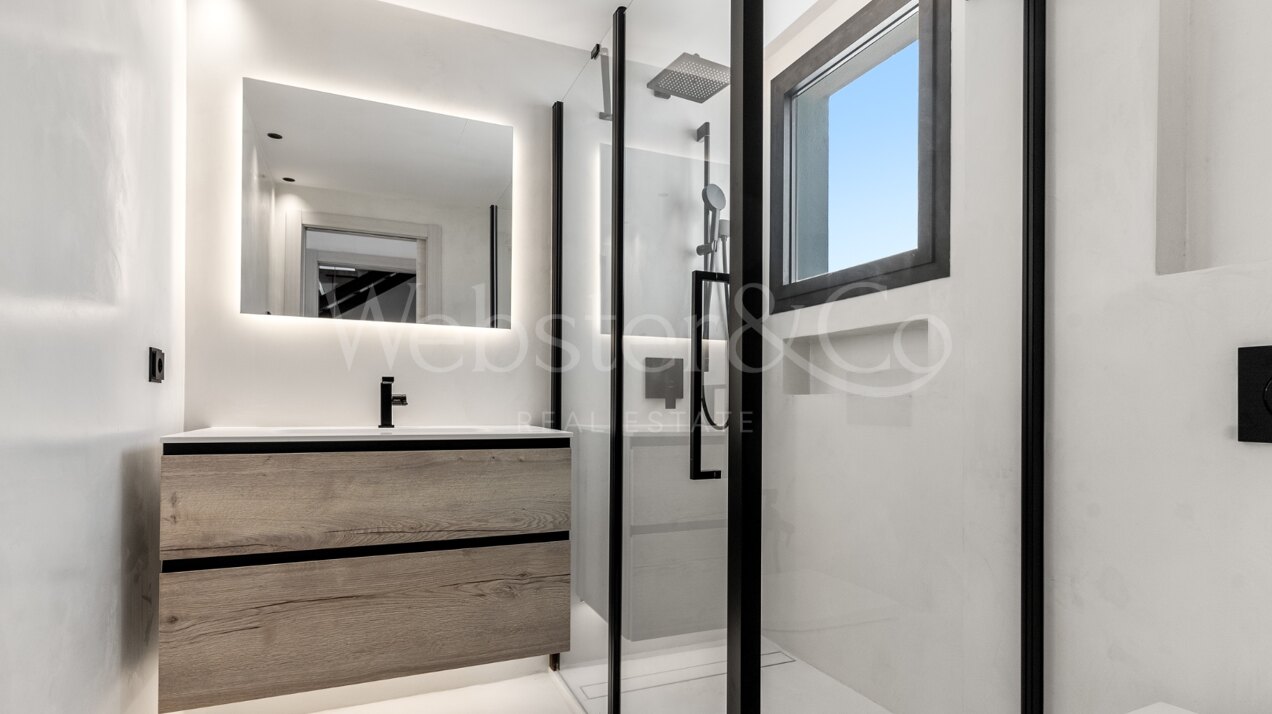 Villa Acqua - Beachside Luxury, The New Golden Mile