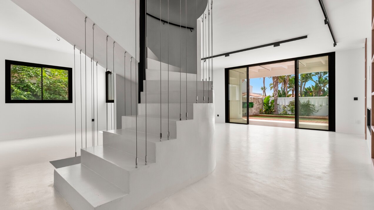 Extraordinary villa just a few steps from the beach, blends Andalucian charm and contemporary design