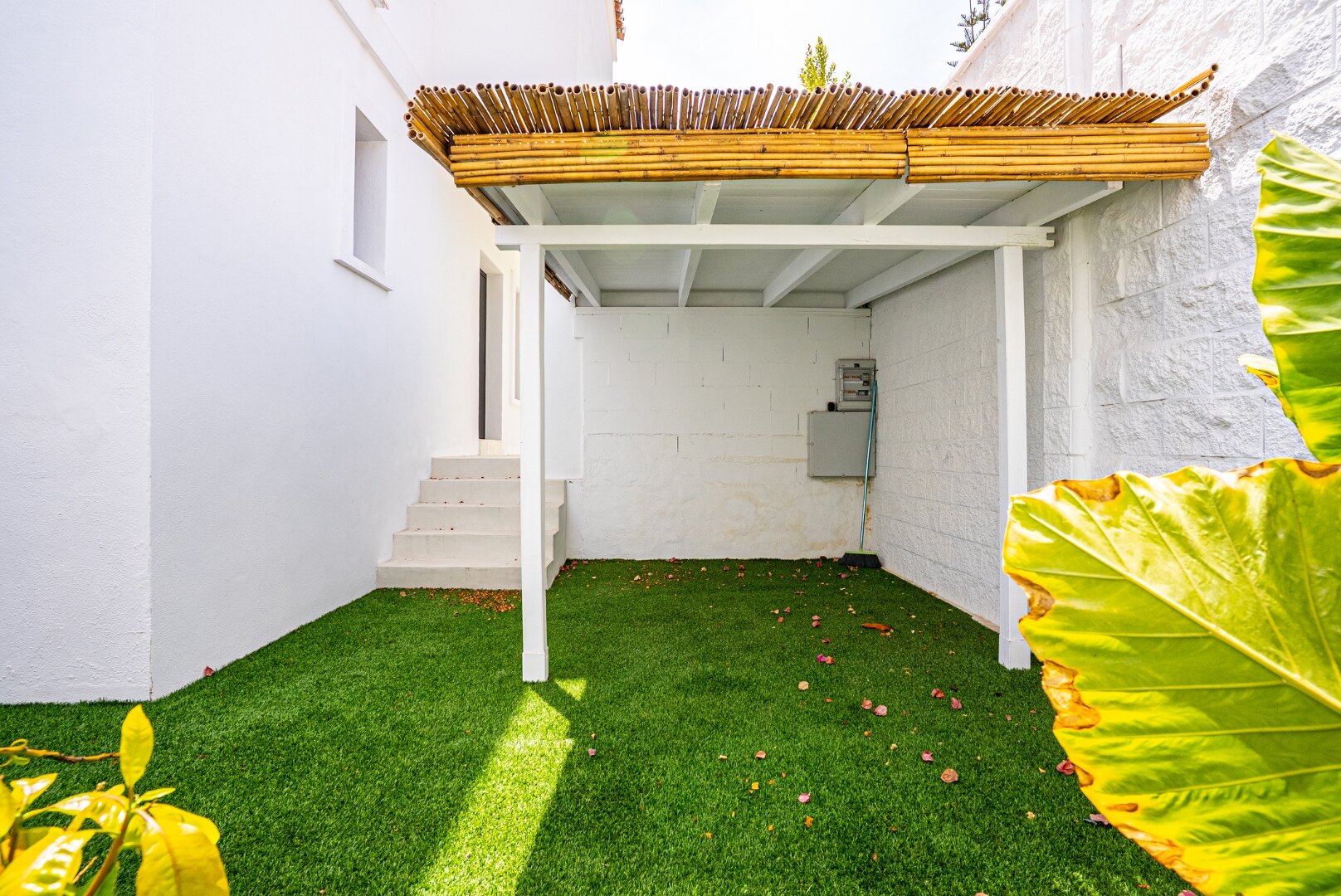 Extraordinary villa just a few steps from the beach, blends Andalucian charm and contemporary design