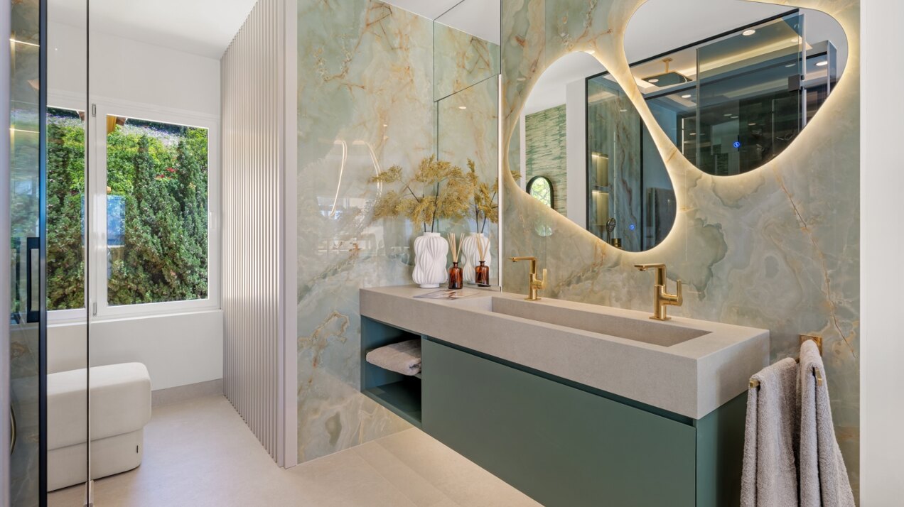 Exquisite beachfront apartment seamlessly blending contemporary design with comfort and luxury