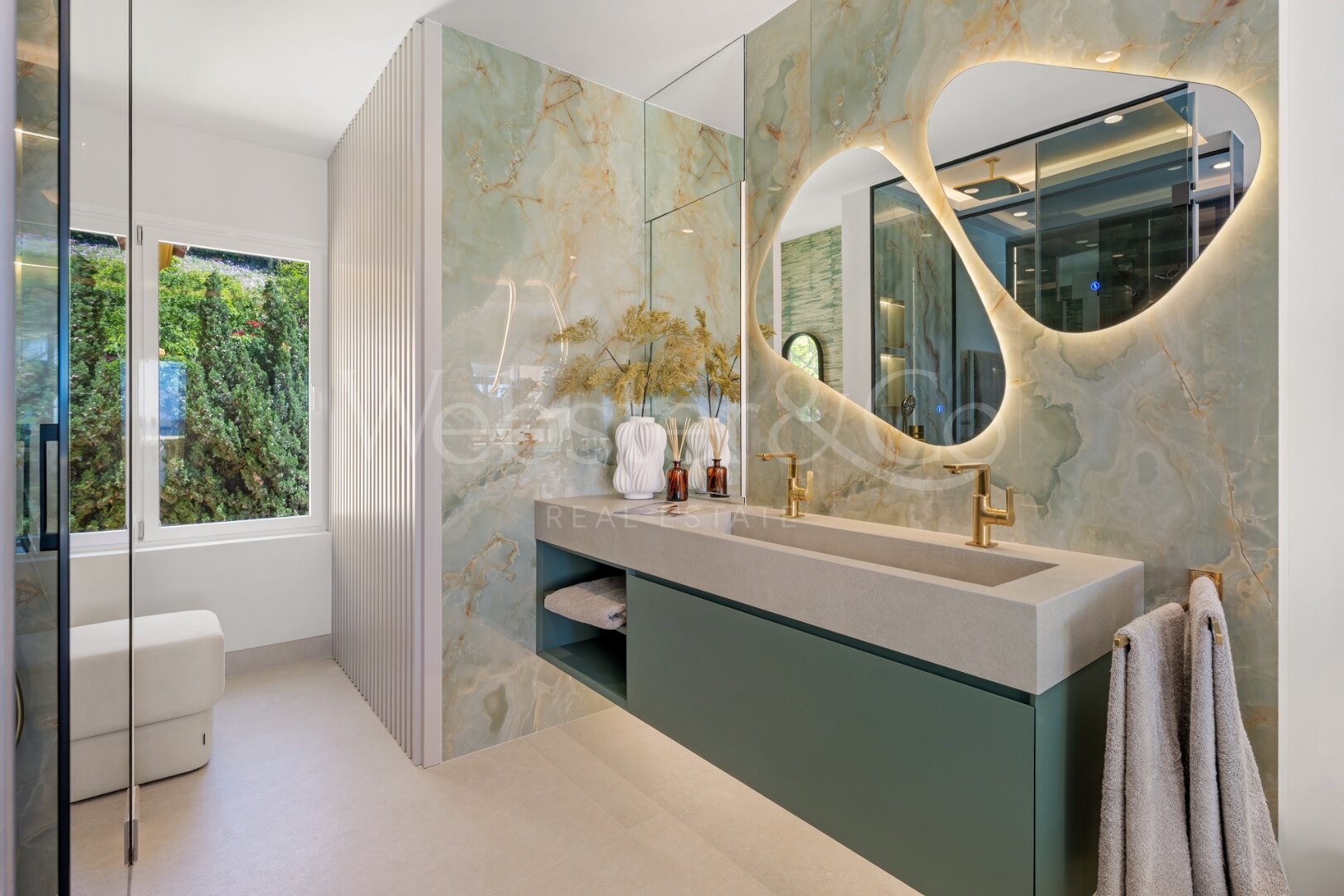 Contemporary beachfront apartment will dazzle