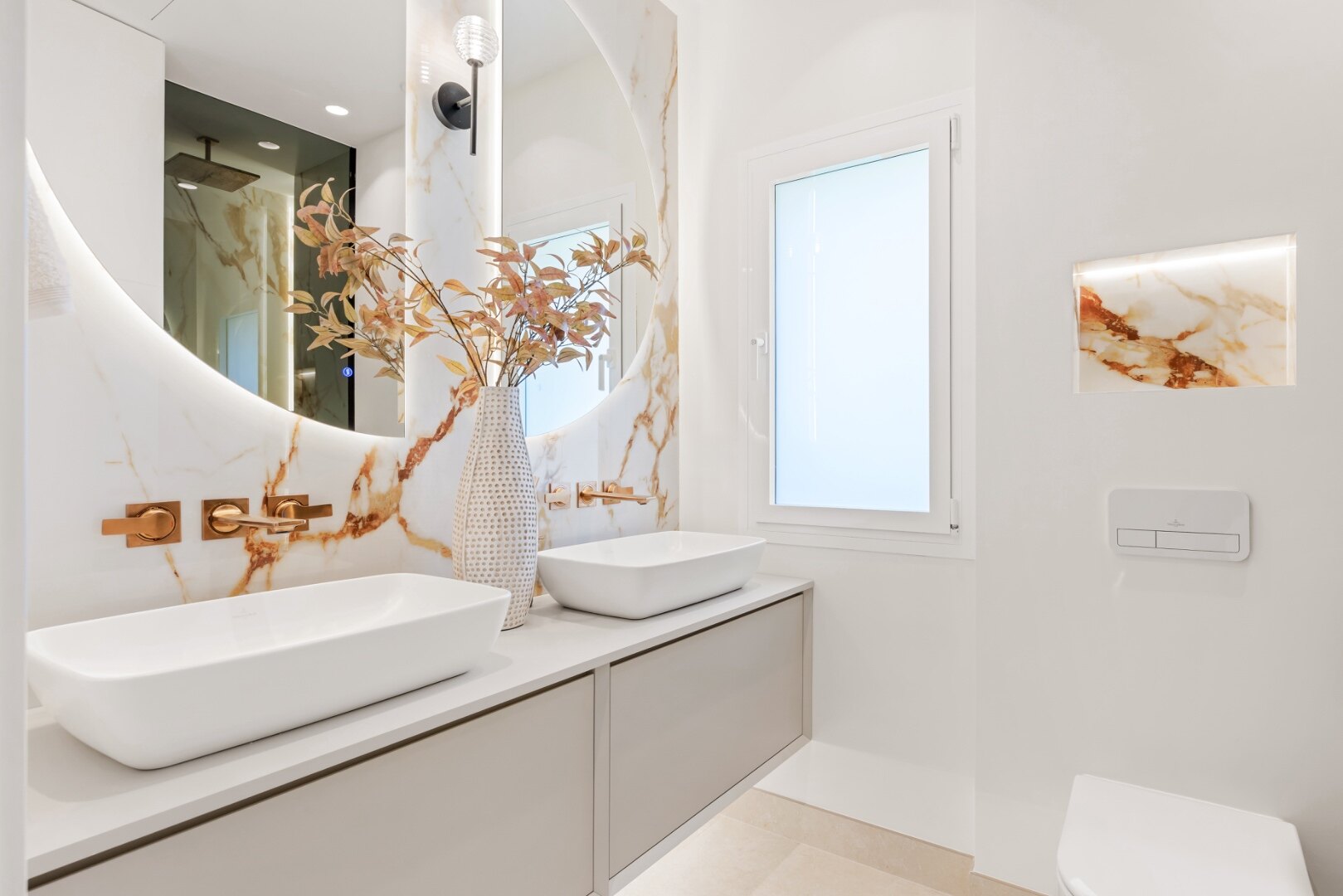 Exquisite beachfront apartment seamlessly blending contemporary design with comfort and luxury