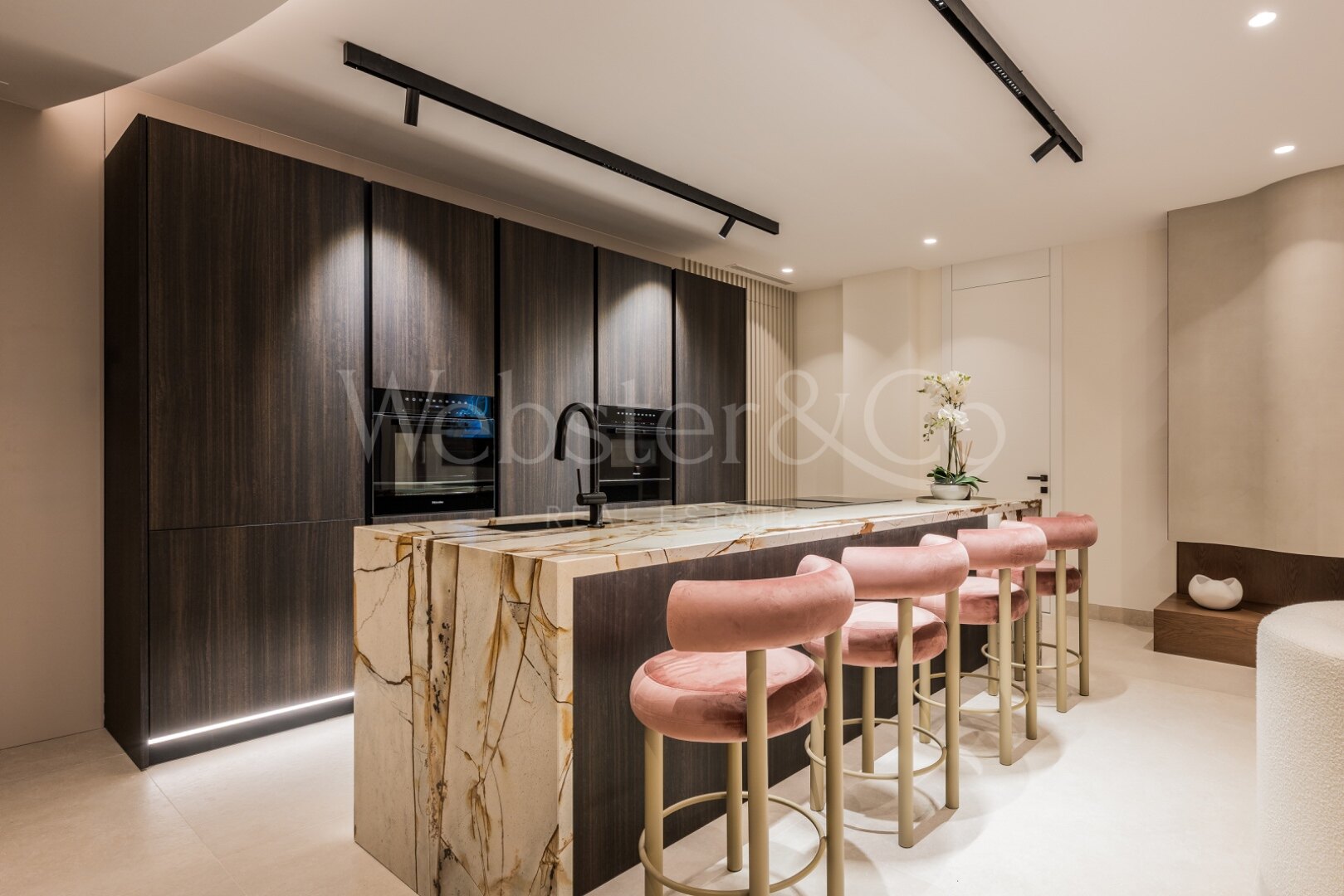 Contemporary beachfront apartment will dazzle