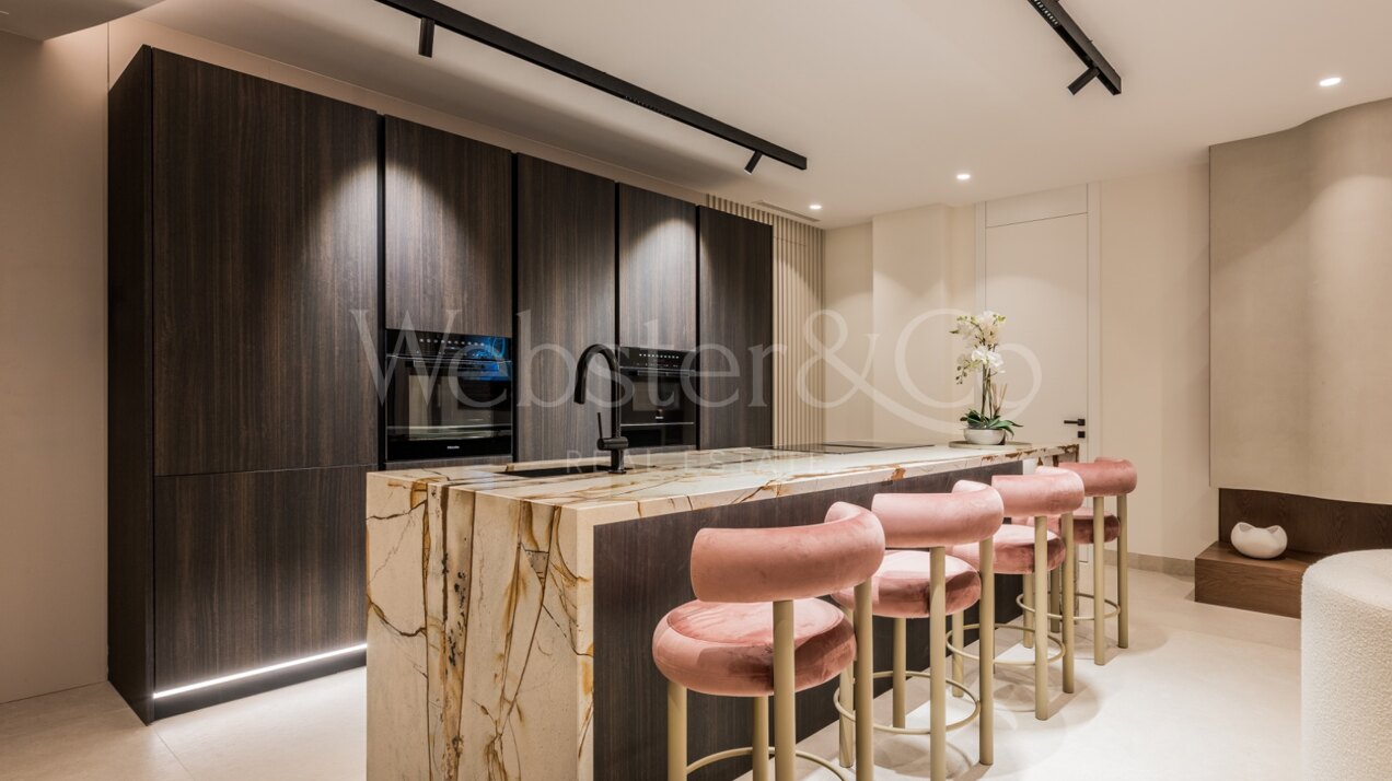 Contemporary beachfront apartment will dazzle