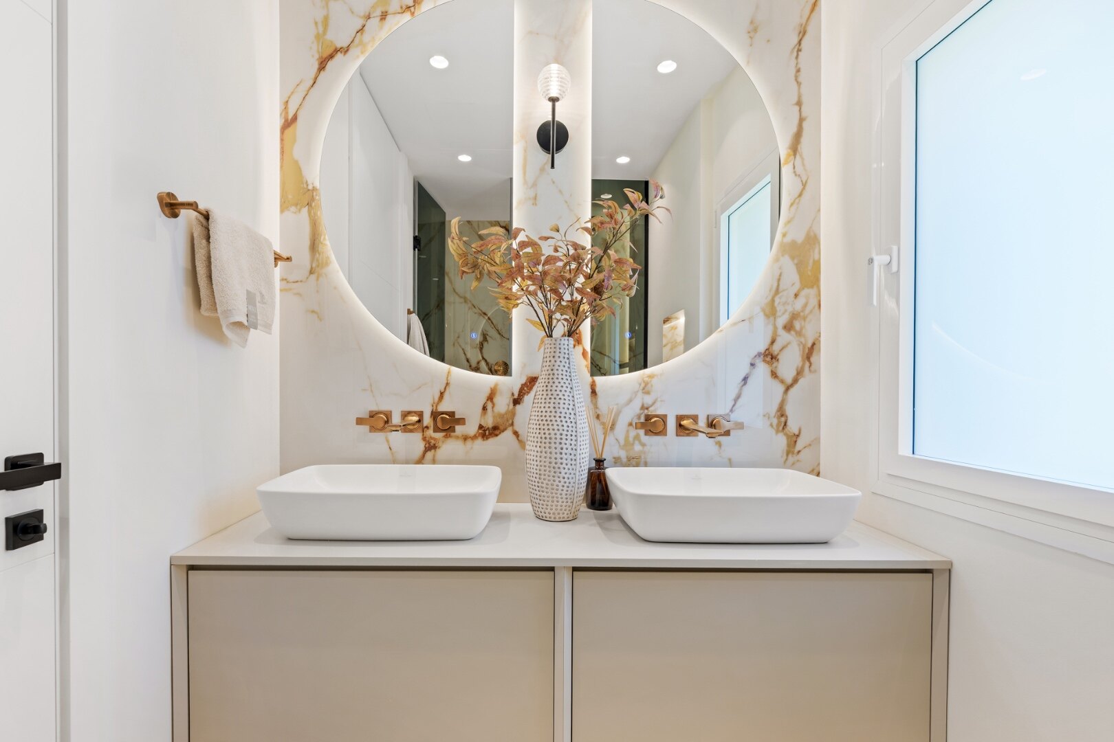 Exquisite beachfront apartment seamlessly blending contemporary design with comfort and luxury