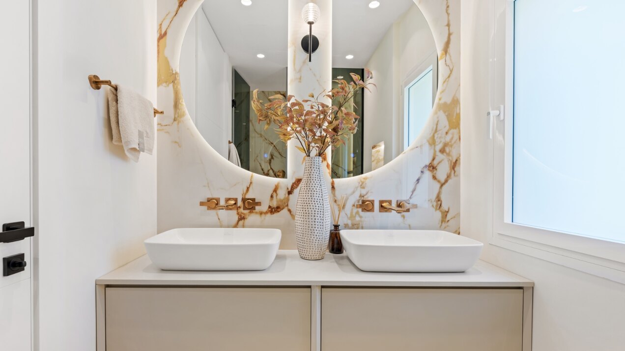 Exquisite beachfront apartment seamlessly blending contemporary design with comfort and luxury