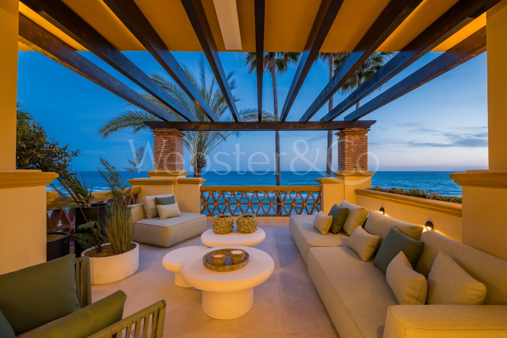 Contemporary beachfront apartment will dazzle