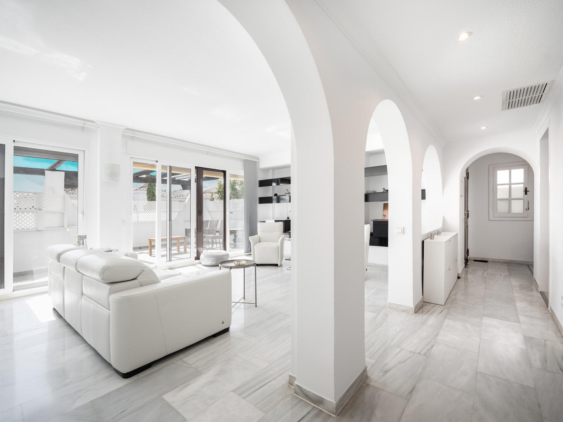 Stylish, sunlit and sophisticated retreat in prestigious gated community in the heart of Nueva Andalucía