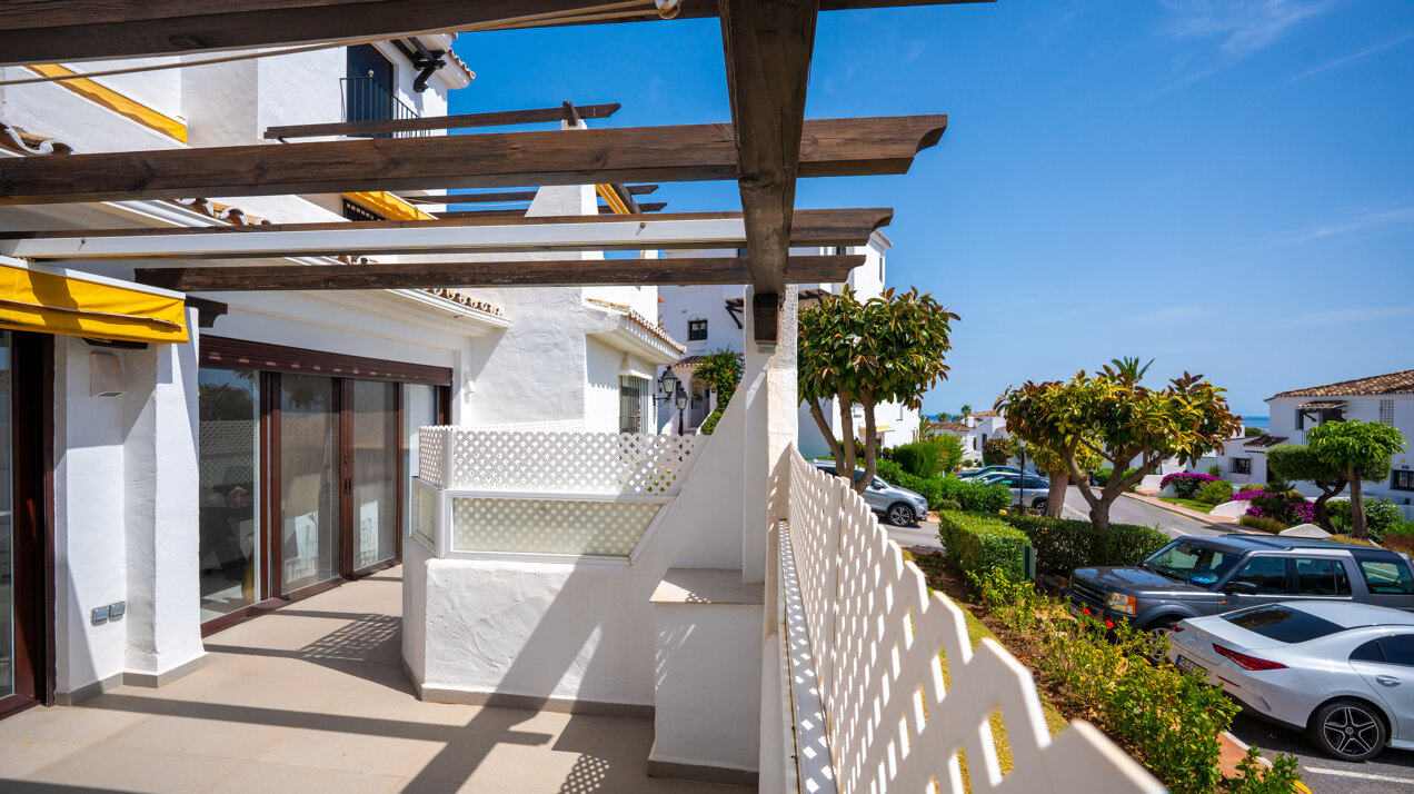 Stylish, sunlit and sophisticated retreat in prestigious gated community in the heart of Nueva Andalucía