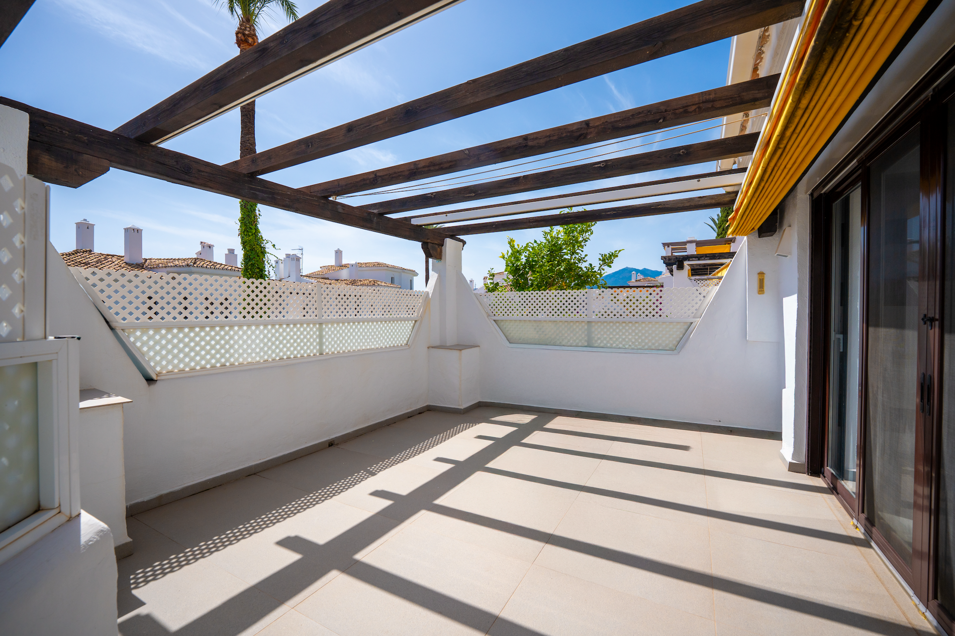 Stylish, sunlit and sophisticated retreat in prestigious gated community in the heart of Nueva Andalucía