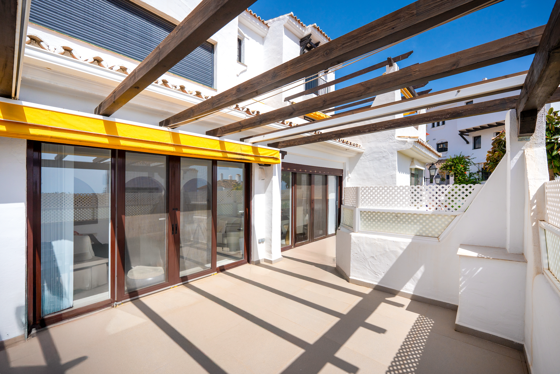 Stylish, sunlit and sophisticated retreat in prestigious gated community in the heart of Nueva Andalucía