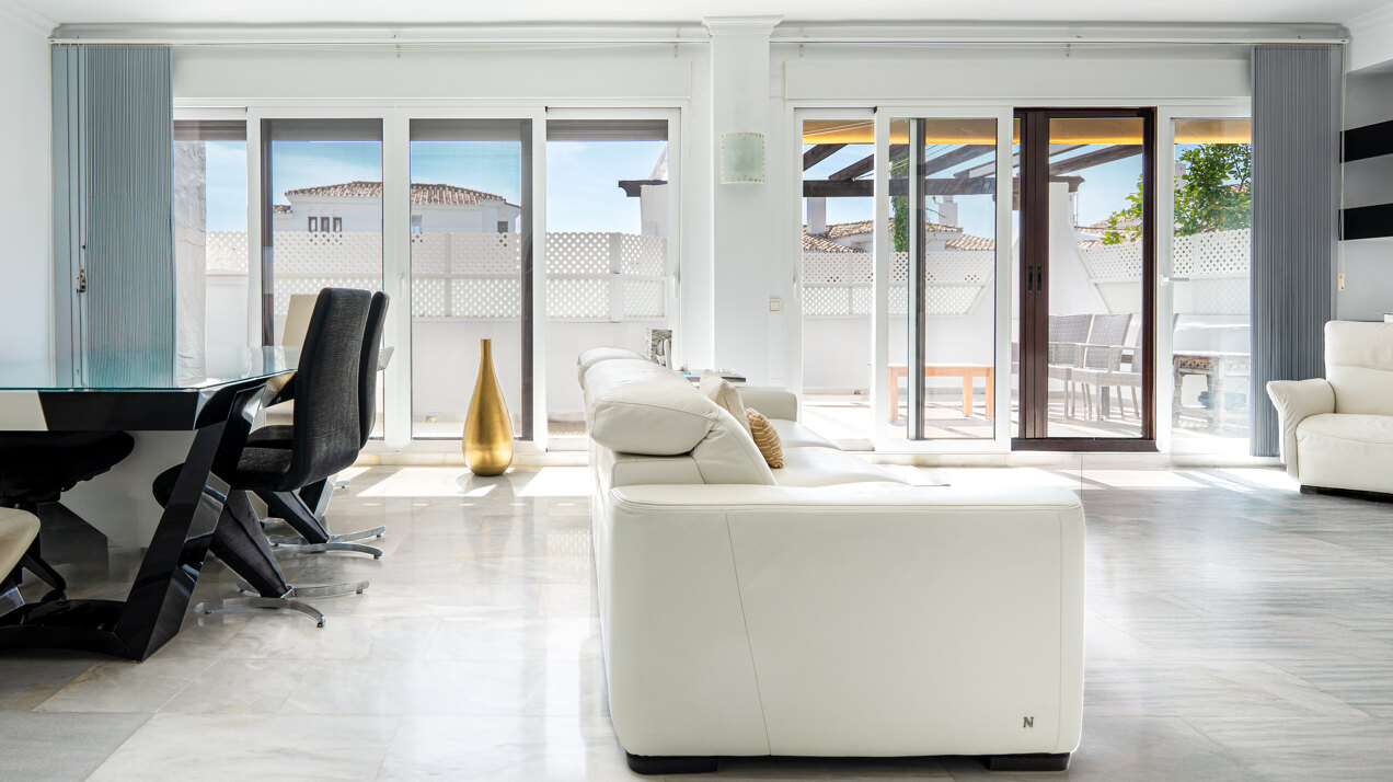 Stylish, sunlit and sophisticated retreat in prestigious gated community in the heart of Nueva Andalucía