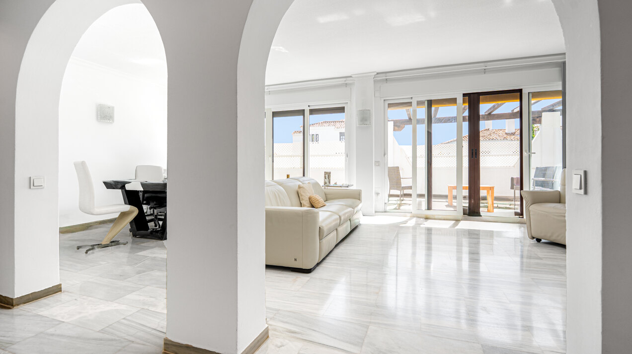Stylish, sunlit and sophisticated retreat in prestigious gated community in the heart of Nueva Andalucía