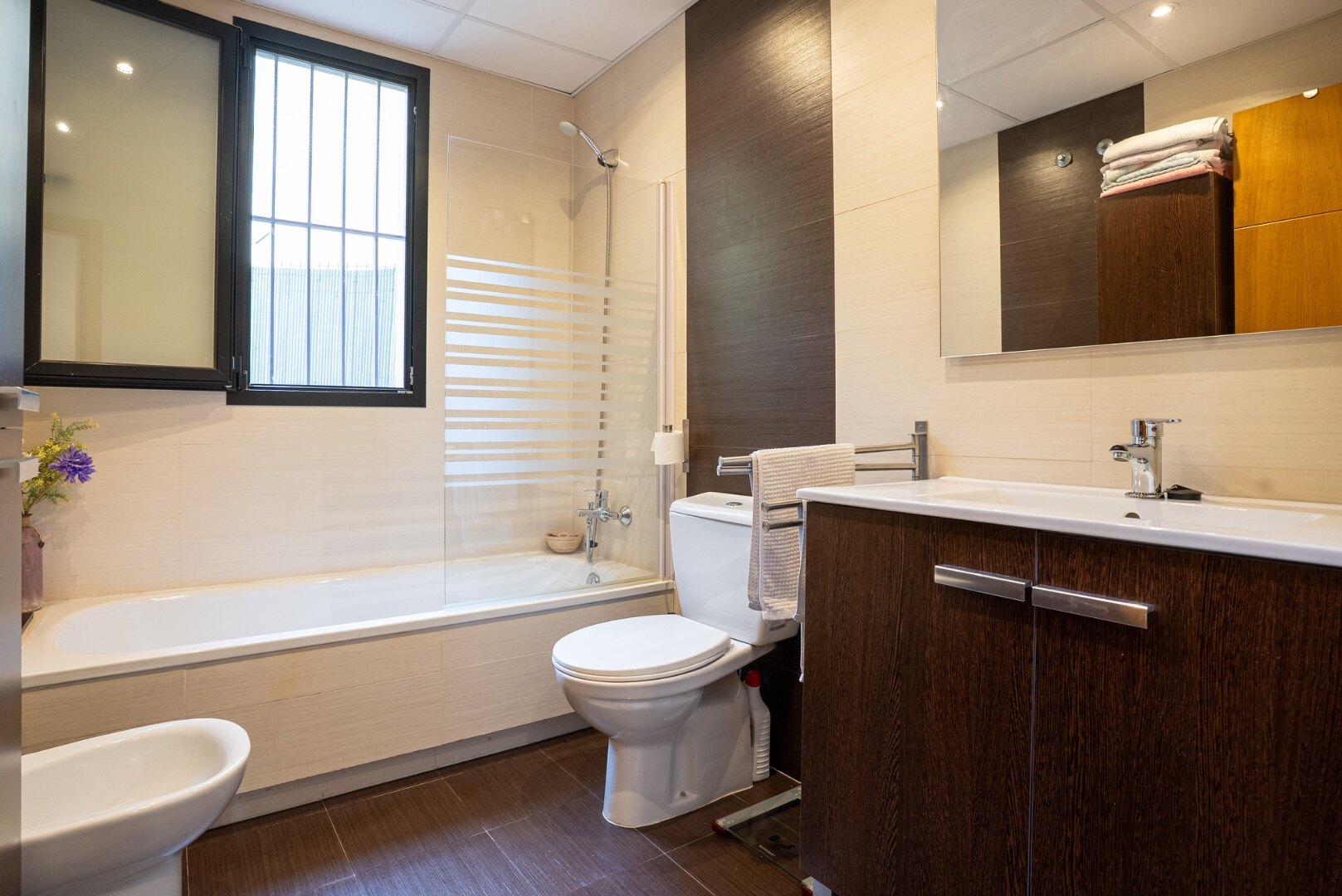Elegant and refined apartment beautifully harmonises elegant interiors with stunning natural surroundings