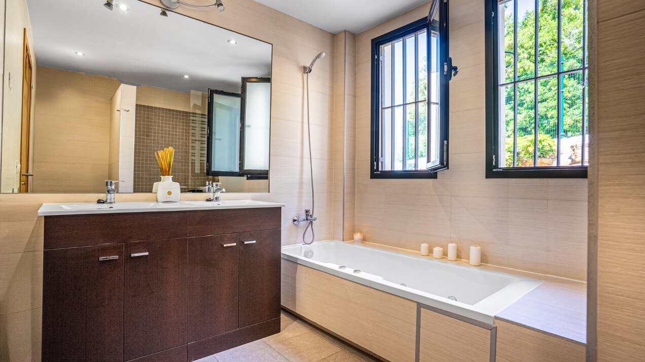 Elegant and refined apartment beautifully harmonises elegant interiors with stunning natural surroundings