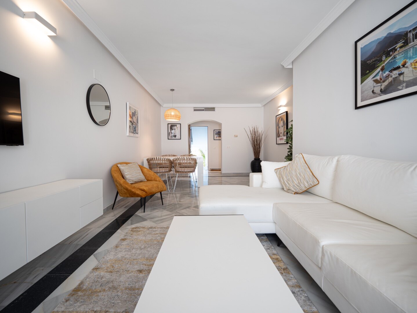 Experience sophisticated Mediterranean living in this beautiful apartment in Nueva Andalucía
