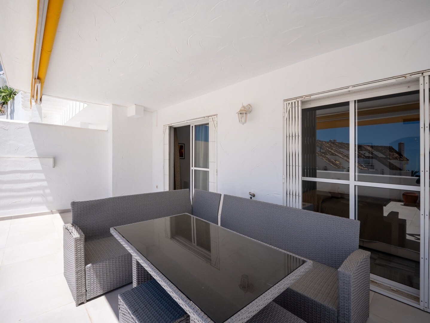 Experience sophisticated Mediterranean living in this beautiful apartment in Nueva Andalucía