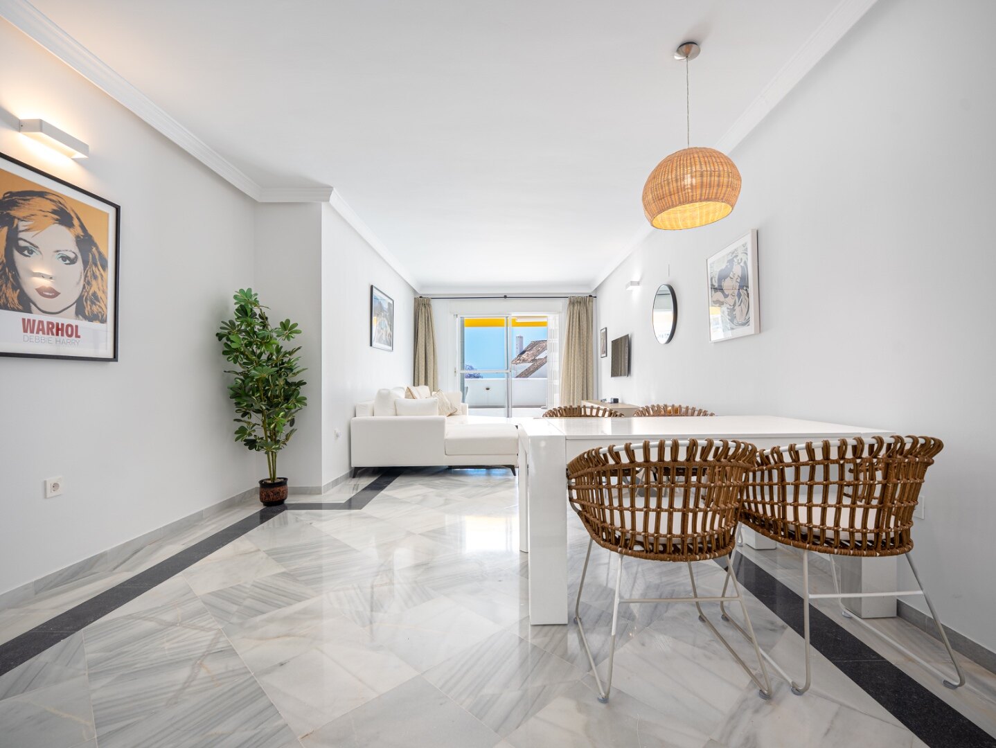 Experience sophisticated Mediterranean living in this beautiful apartment in Nueva Andalucía
