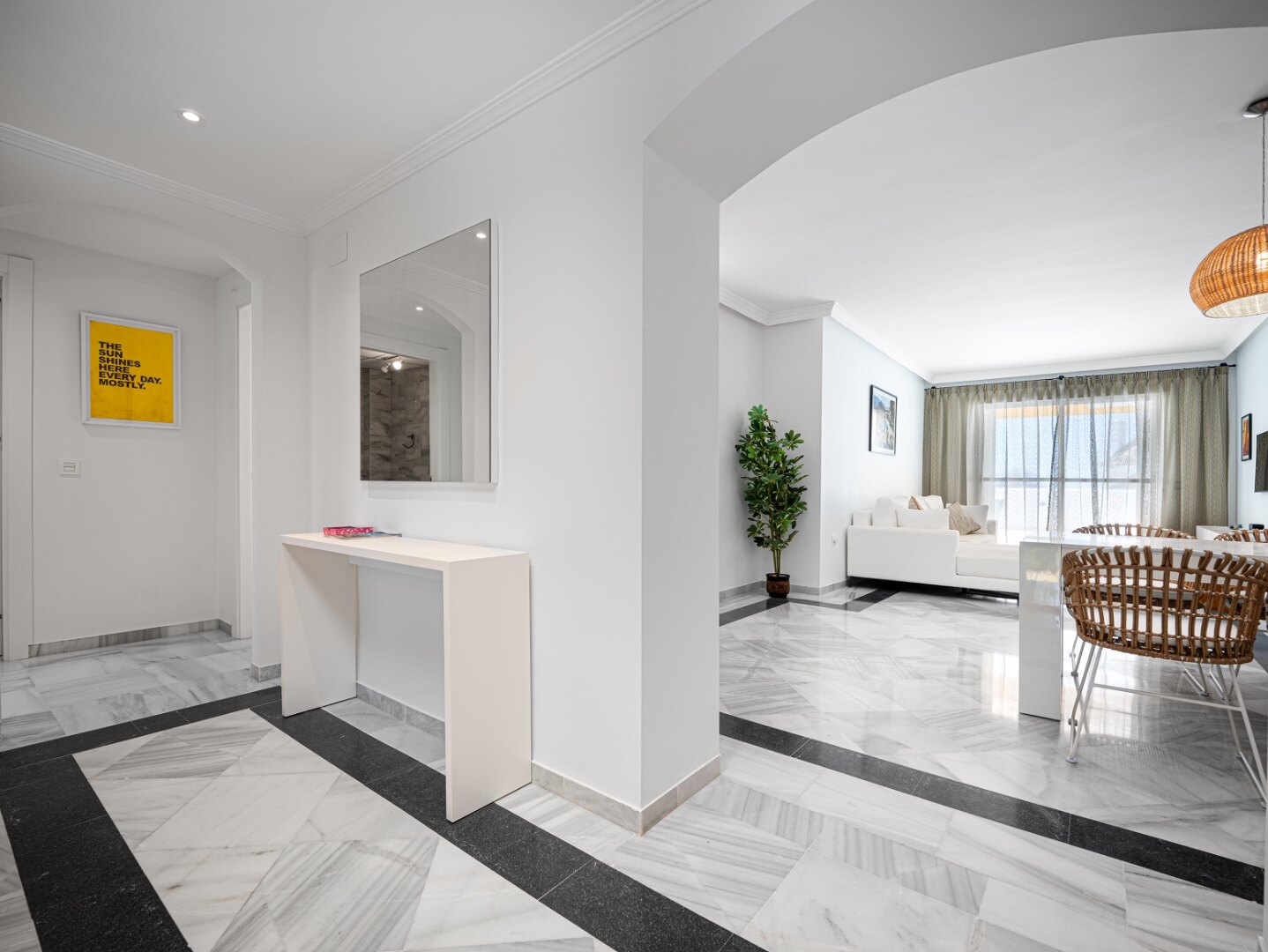 Experience sophisticated Mediterranean living in this beautiful apartment in Nueva Andalucía