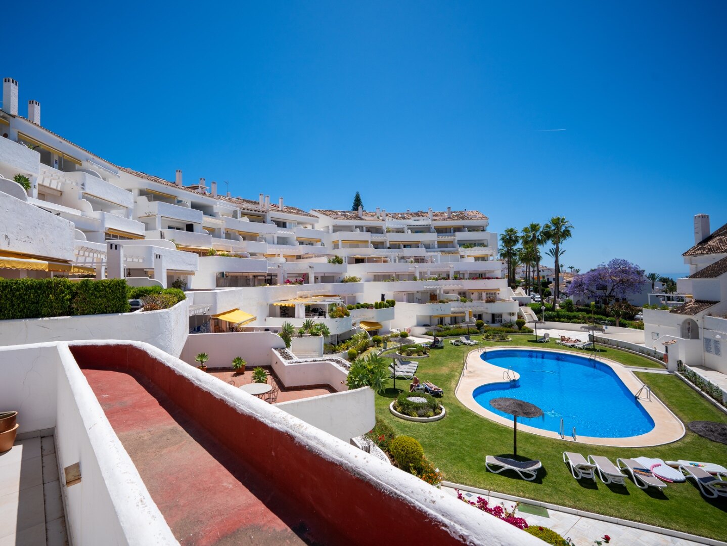 Experience sophisticated Mediterranean living in this beautiful apartment in Nueva Andalucía