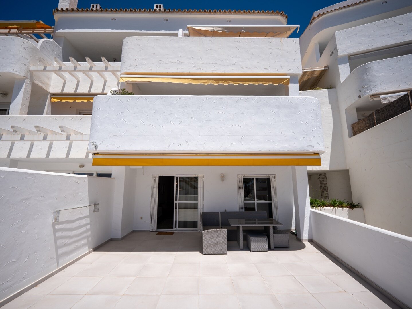 Experience sophisticated Mediterranean living in this beautiful apartment in Nueva Andalucía