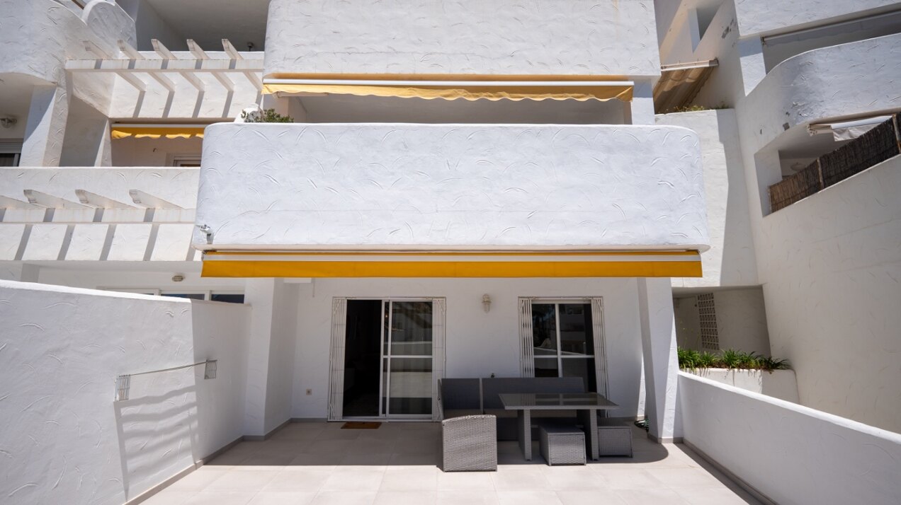 Experience sophisticated Mediterranean living in this beautiful apartment in Nueva Andalucía