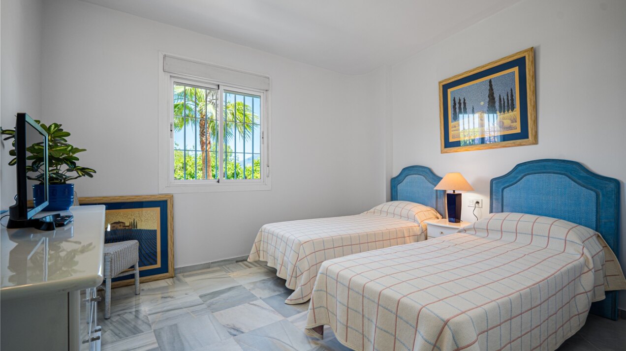 Experience sophisticated Mediterranean living in this beautiful apartment in Nueva Andalucía